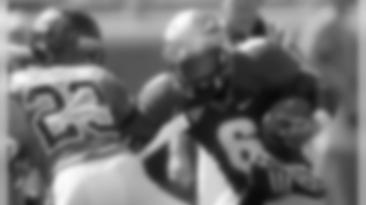 RB Antone Smith runs through the Chattanooga defense during a game in 2008.