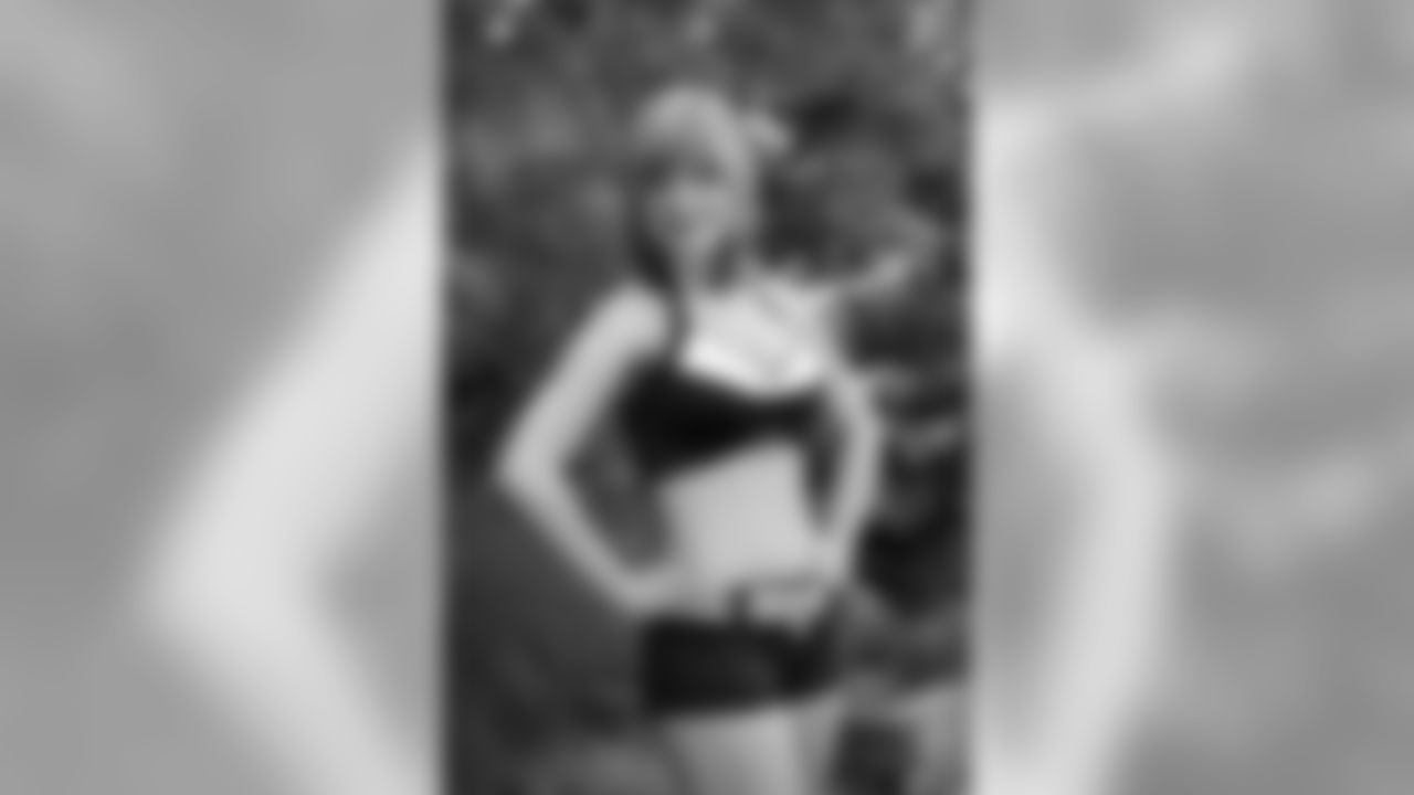 Tamara H. // 2011 Atlanta Falcons Cheerleaders Studio Shots // 2011 // Atlanta -