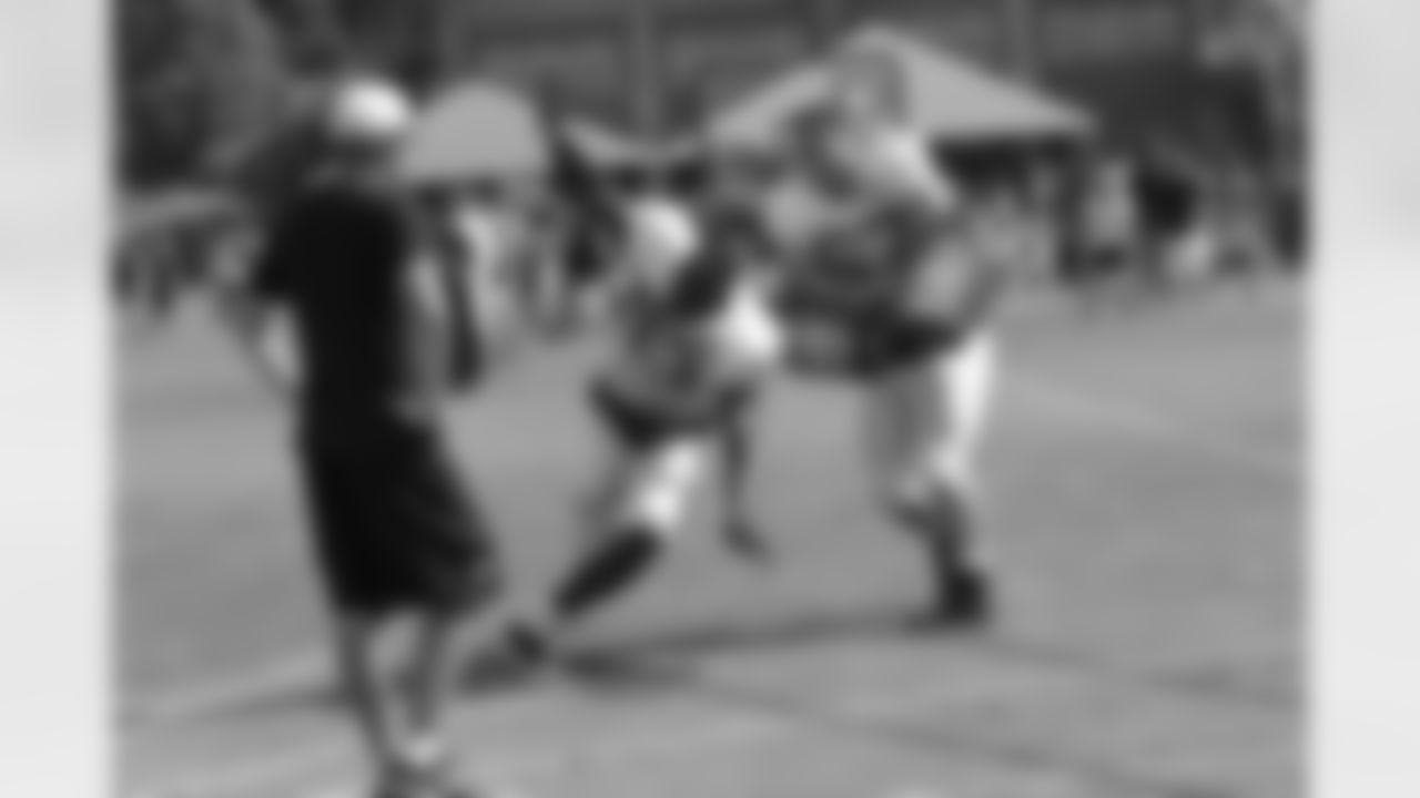DE Malliciah Goodman makes a quick cut in a drill with DT Adam Replogle