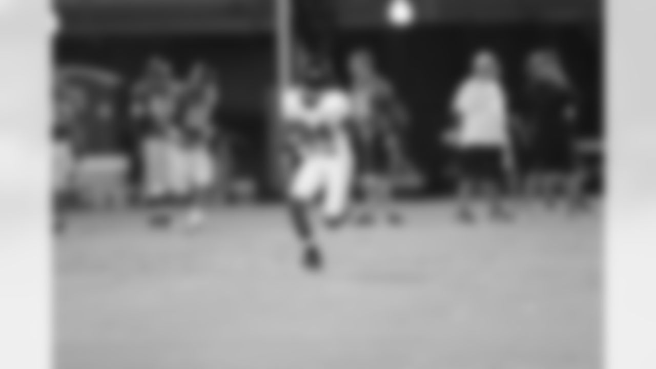 WR Roddy White heads upfield // Combined Practice with Jacksonville // August 17, 2011 // Jacksonville, Fla. —