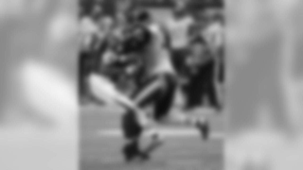 TE Levine Toilolo makes a catch.
