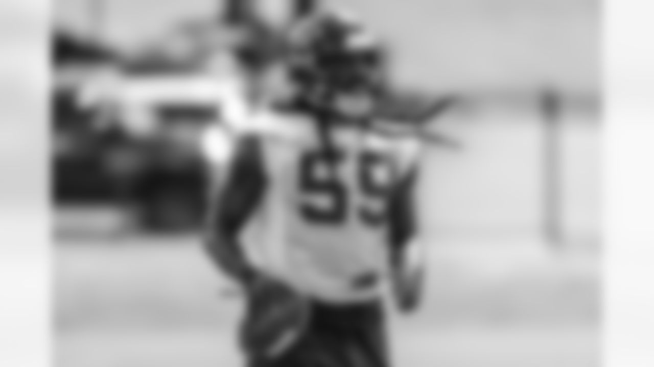 LB De'Vondre Campbell