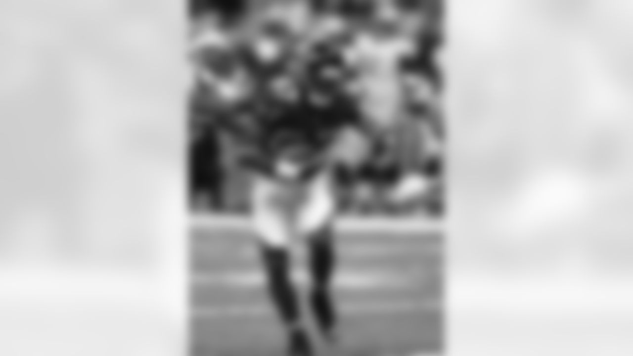 WR Harry Douglas