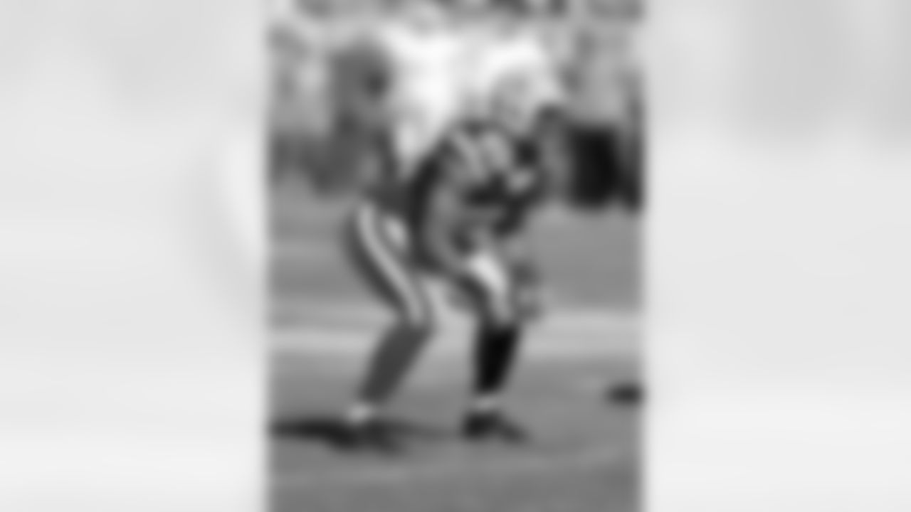 LB Nick Perry