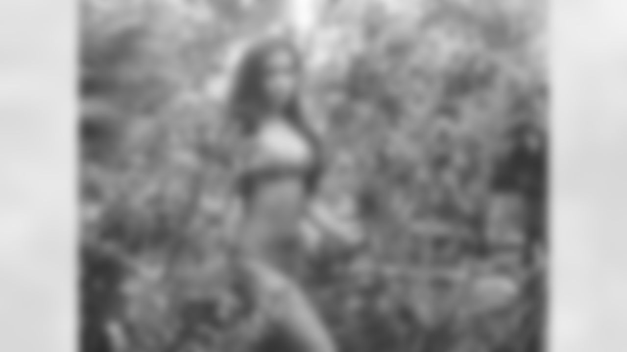 Melissa Z. // 2011 Atlanta Falcons Cheerleaders Swimsuit Calendar Photo Shoot // 2011 // Bermuda -