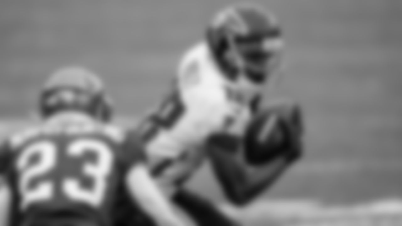 Atlanta Falcons wide receiver Calvin Ridley #18 runs the ball against the Tampa Bay Buccaneers on January 3, 2021.