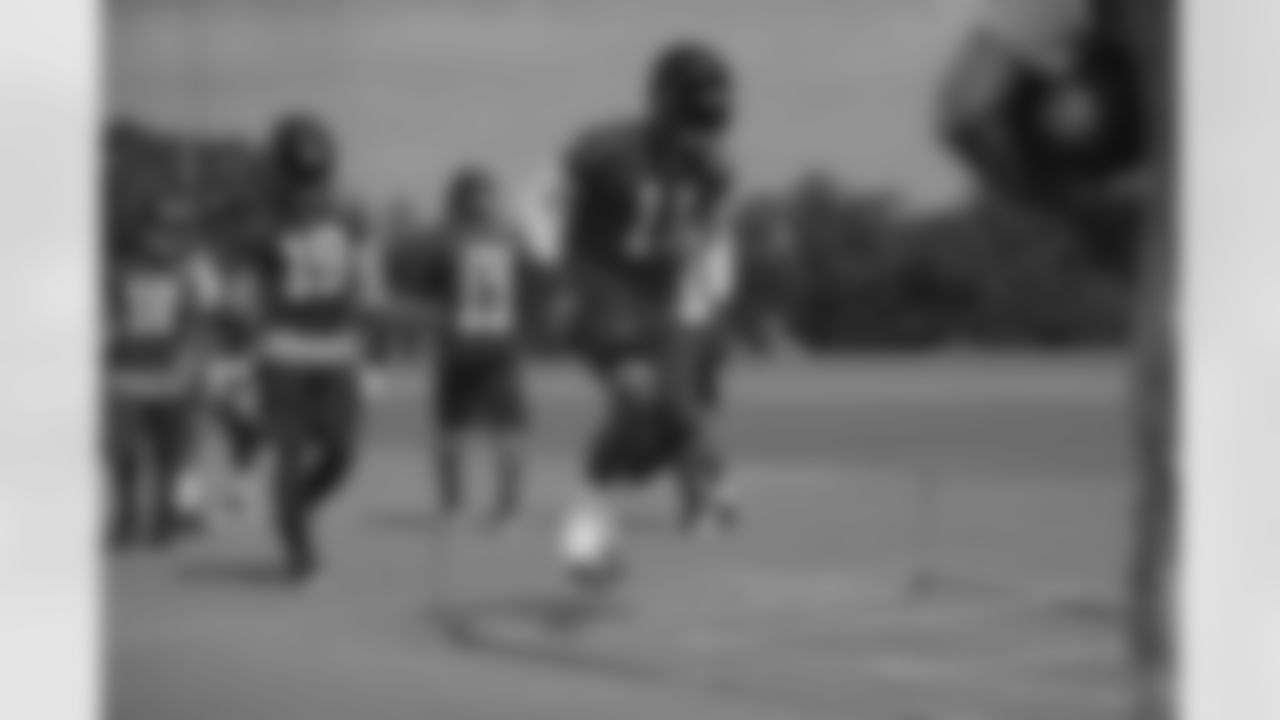 WR Julio Jones works on some footwork drills