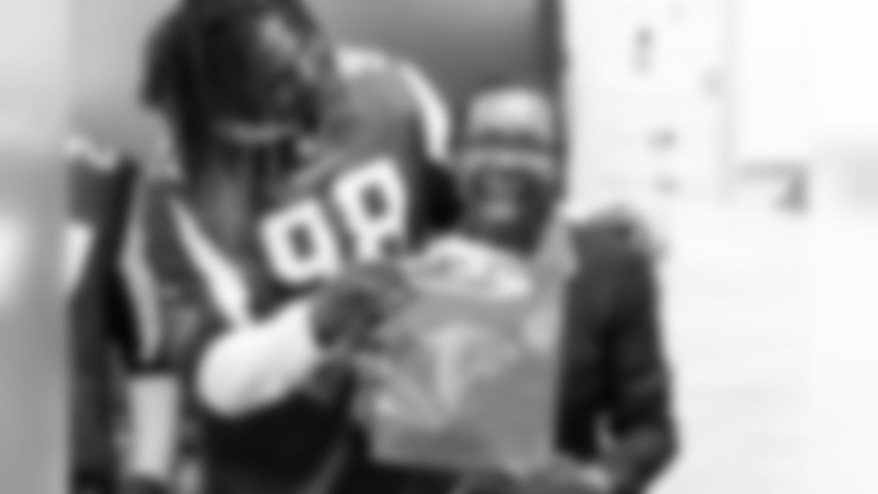 DE Takkarist McKinley
Atlanta Falcons / Kara Durrette