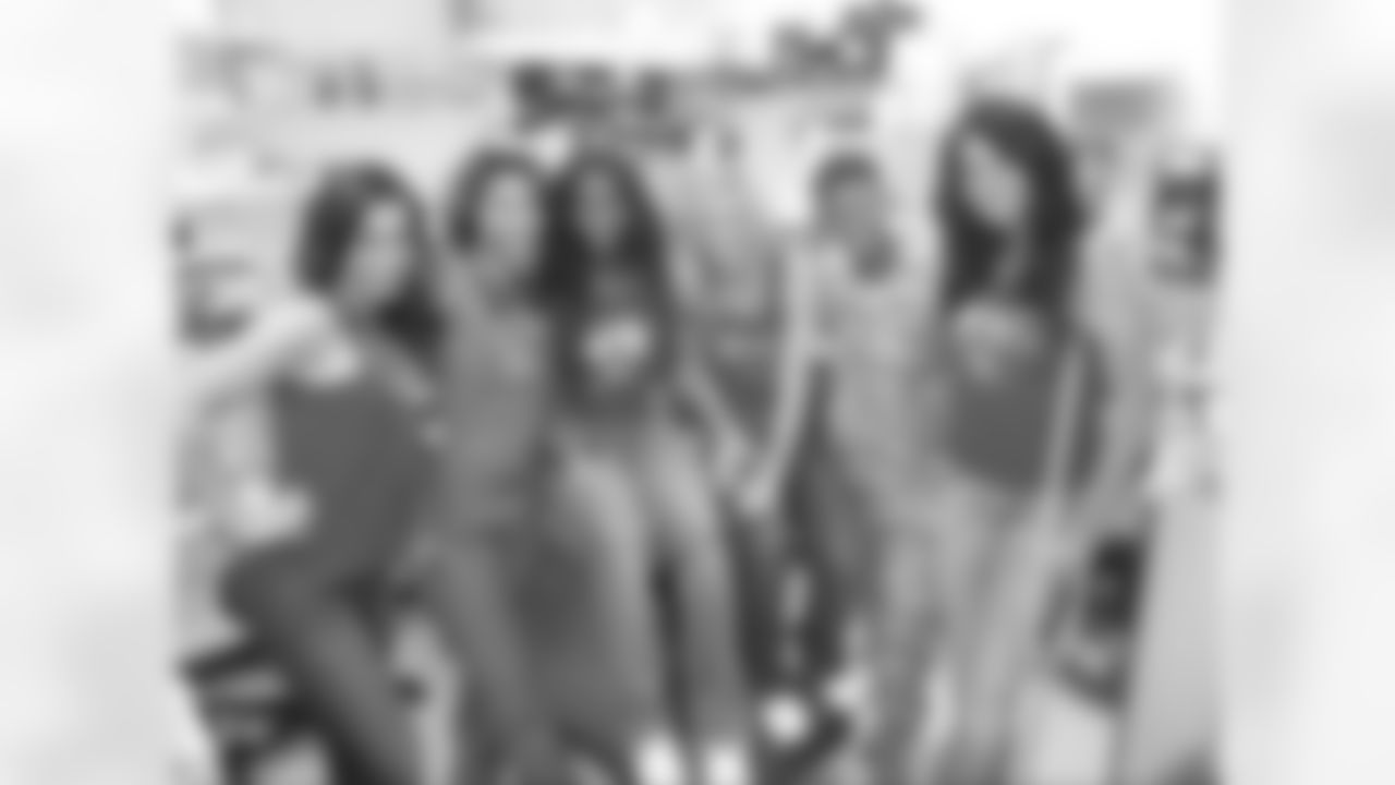 Military doctors stationed in Curacao get a visit from Sara D., Shamea M., Sabrina C. and Alicia D. // 6/9-12/11 // Curacao -