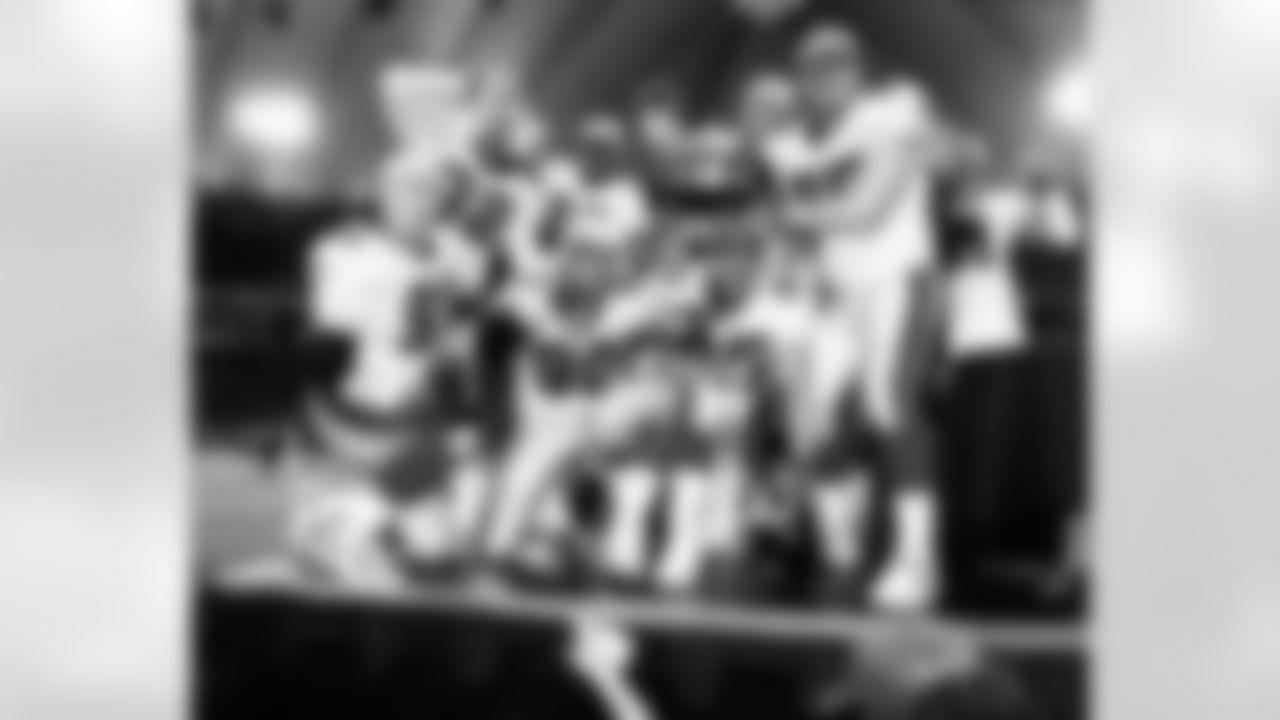 01-Middle Lower-NFC Champs