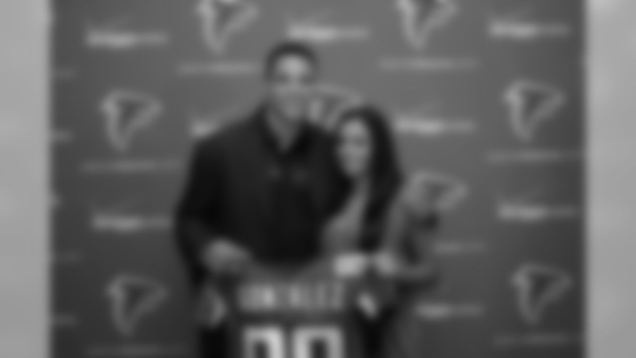 Tony Gonzalez and his wife, October, pose with the tight end's Falcons jersey.