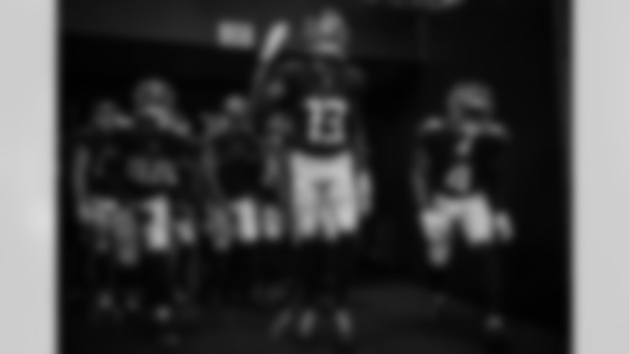 The Atlanta Falcons take the field prior to a game against the Dallas Cowboys at AT&T Stadium in Arlington, Texas on Sunday, November 14, 2021. (Photo by Brandon Magnus/Atlanta Falcons)