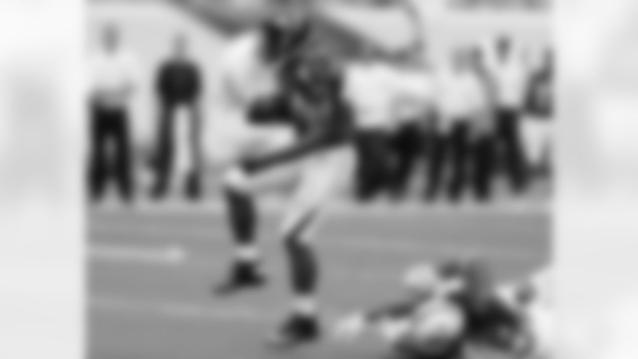 RB Jason Snelling shows off his quick feet