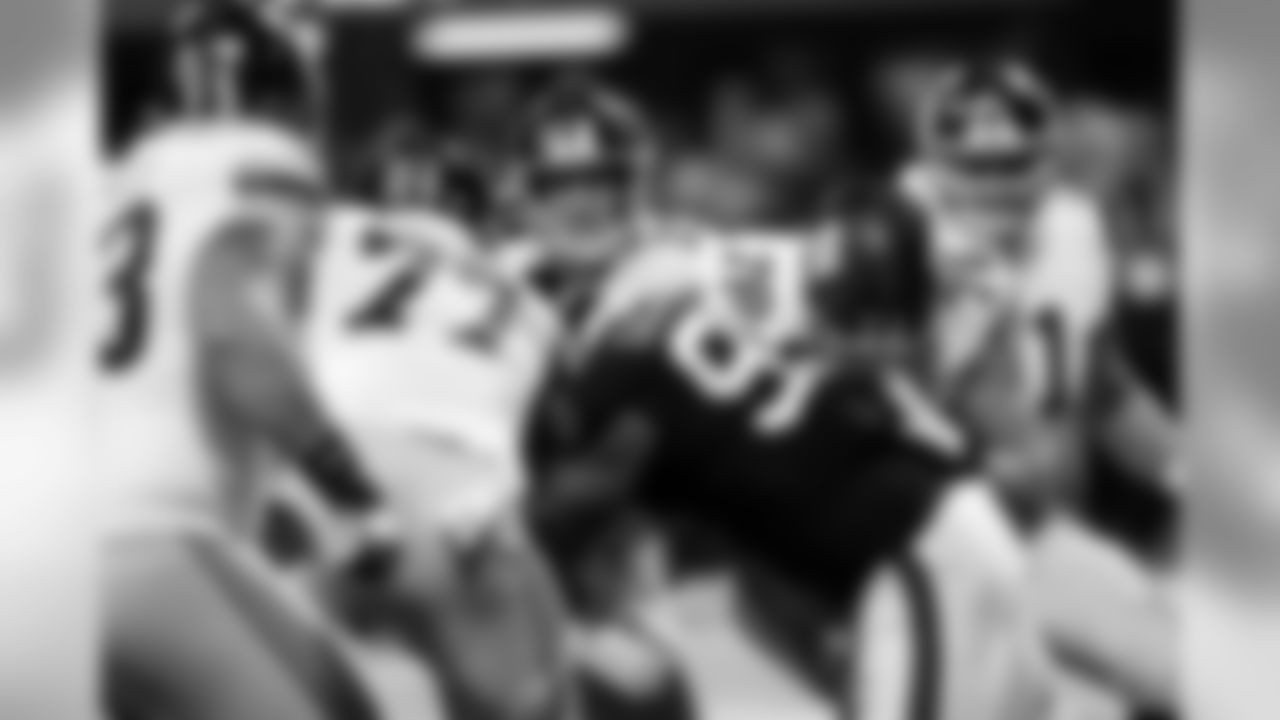DT Grady Jarrett sacks New York Giants quarterback Eli Manning