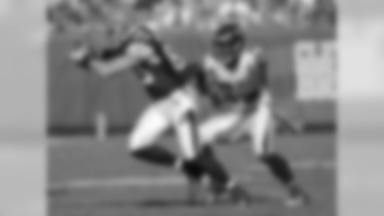 William Moore uses any means necessary to bring down Browns tight end Evan Moore in 2010