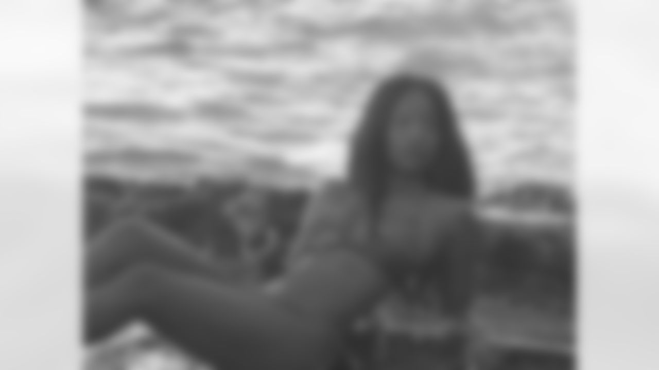 Shamea M. // 2011 Atlanta Falcons Cheerleaders Swimsuit Calendar Photo Shoot // 2011 // Bermuda -