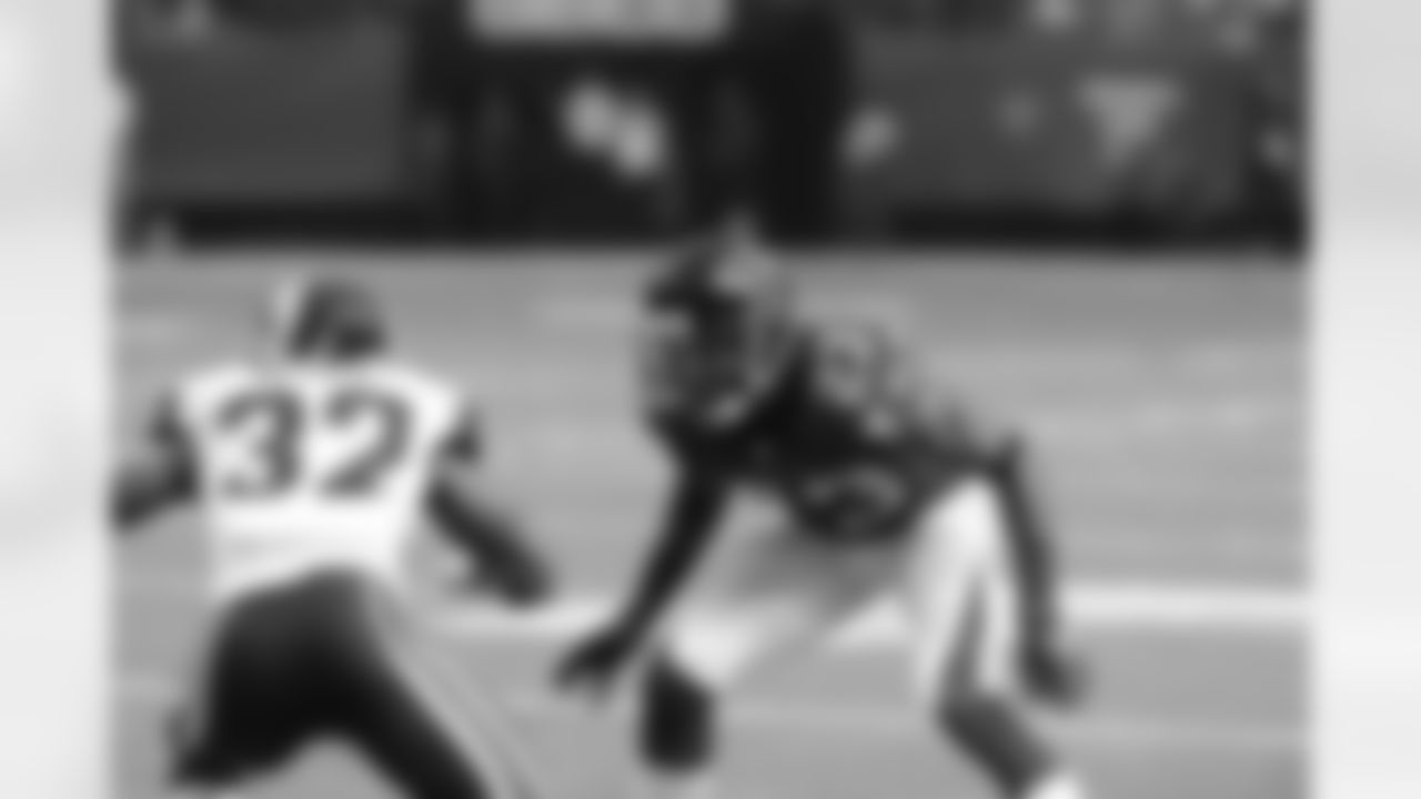 CB Robert Alford is focused on Rams CB Brandon McGee