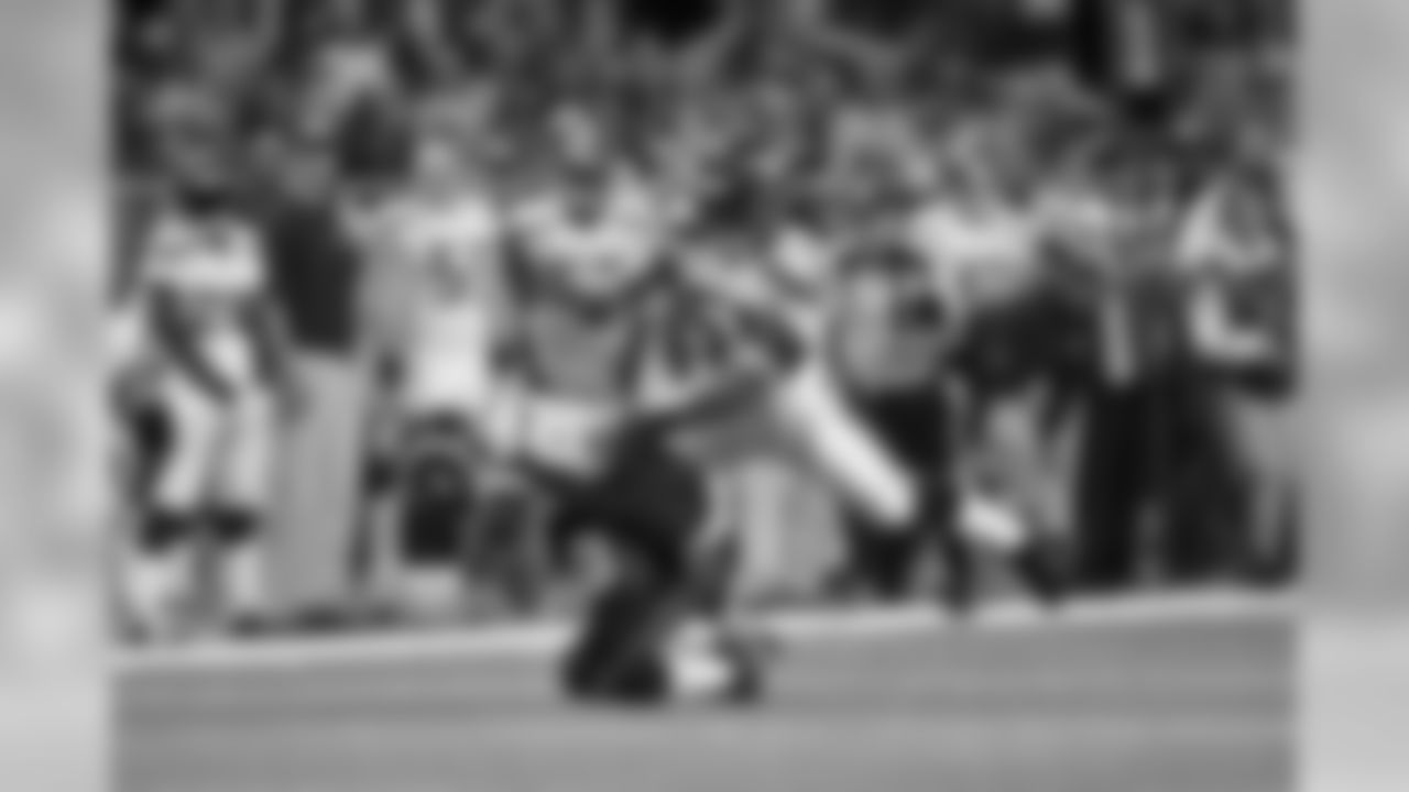 Bruce Irvin has moved from defensive end to outside linebacker and he hasn't missed a step. Will Irvin be able to help the Seahawks stop the Falcons from running the ball?