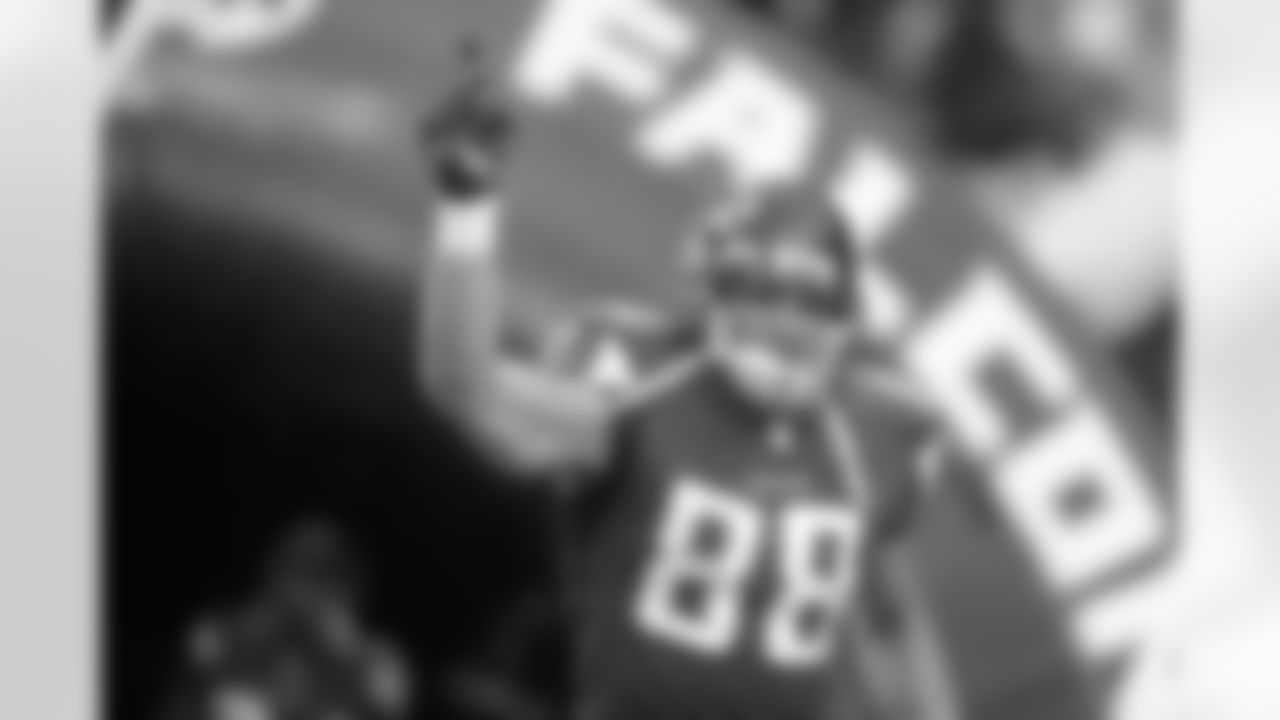 TE Tony Gonzalez