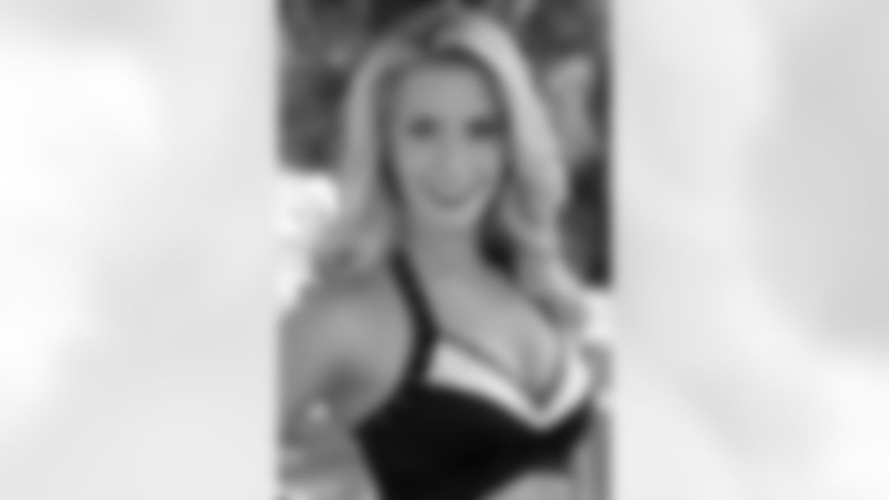 Amanda T. // 2011 Atlanta Falcons Cheerleaders Studio Shots // 2011 // Atlanta -