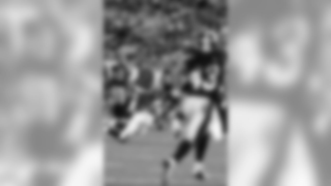 The Falcons and Steelers face off in Pittsburgh during the third preseason game for both teams // Falcons at Steelers - Preseason // Pittsburgh —