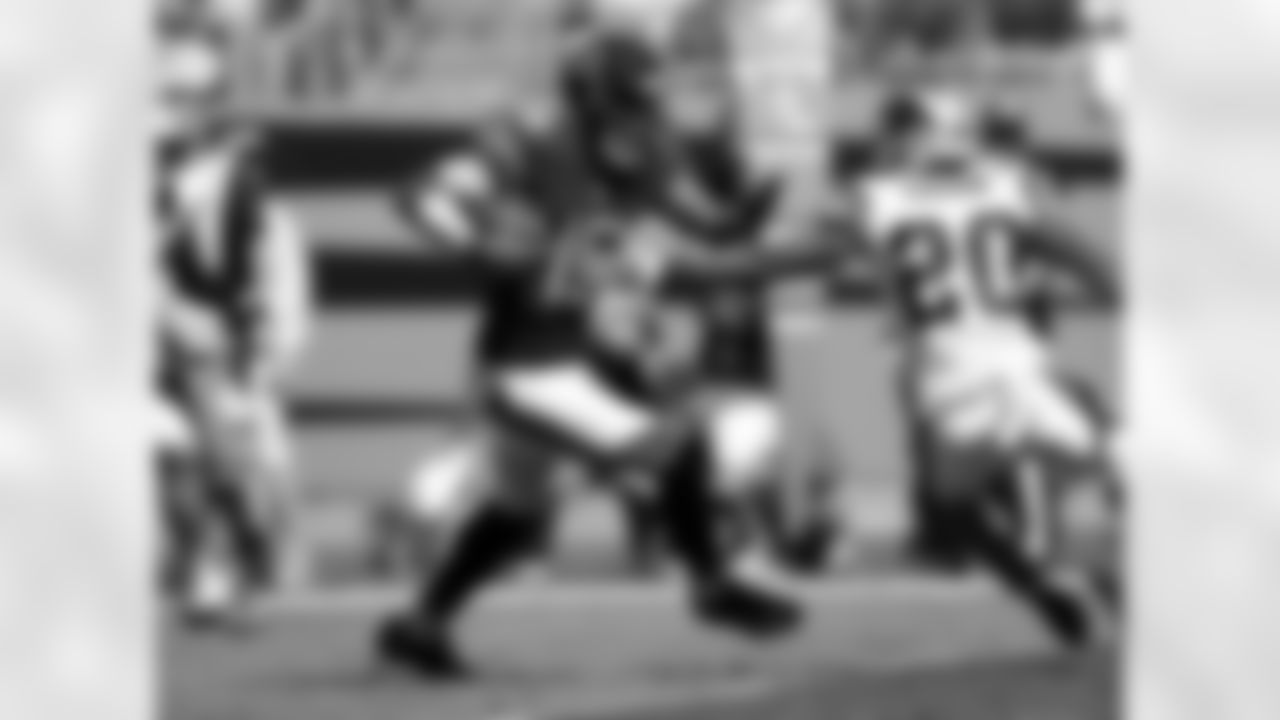 The other half of the Chicago Bears' wide receiver duo is Brandon Marshall who leads the team in touchdowns with five.