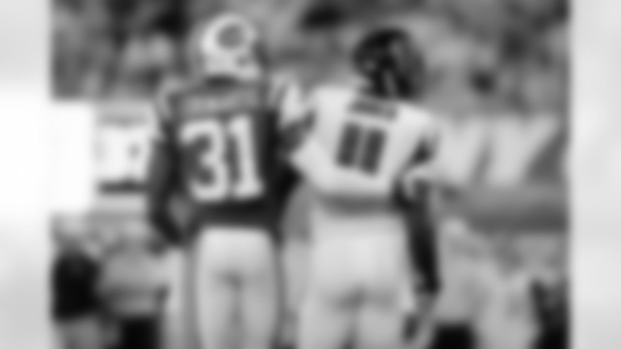 One-arm hugs from the Jets