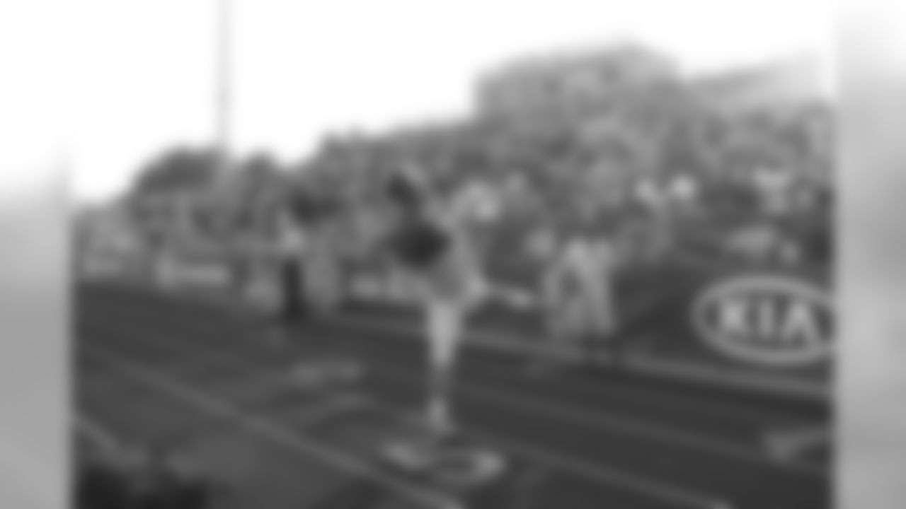 Ryan follows through for a fan // 2011 Friday Night Lights // August 5, 2011 // Norcross, Ga. —