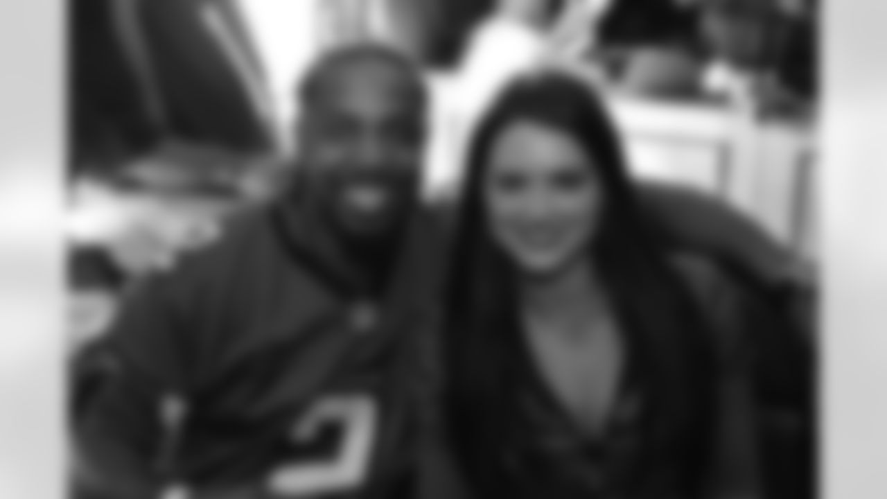 Alice F. meets a Falcons fan in Japan