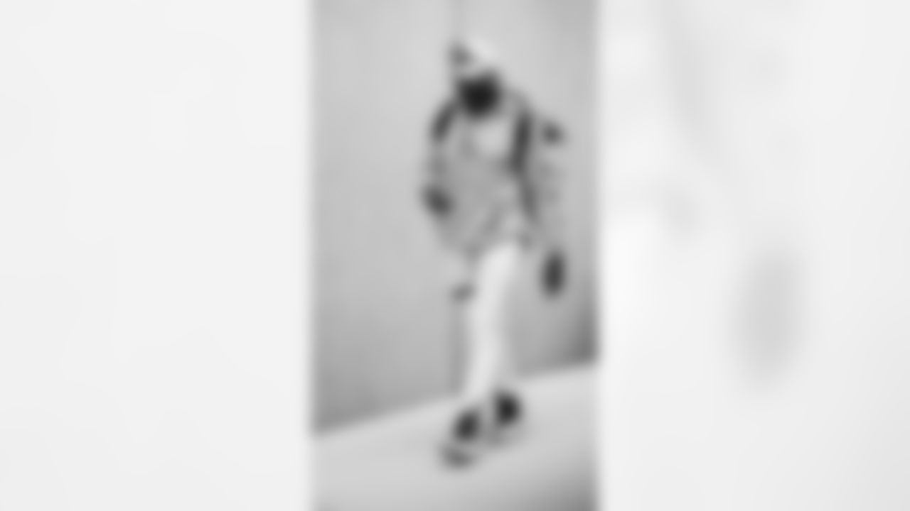 Atlanta Falcons linebacker Foye Oluokun #54 arrives to face the Las Vegas Raiders on November 29, 2020.