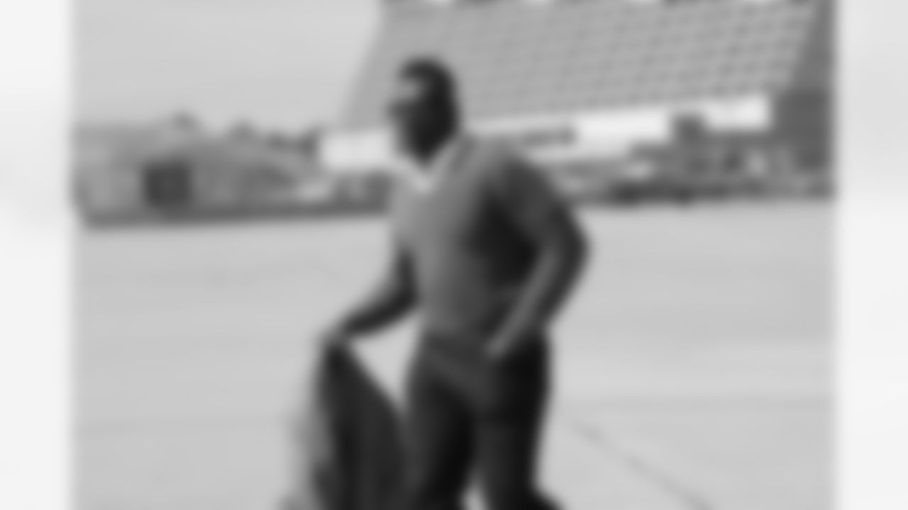 DE Jonathan Massaquoi