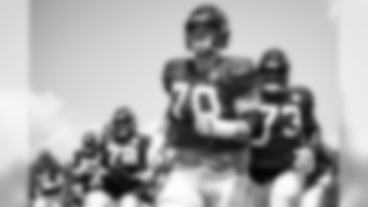 Atlanta Falcons offensive tackle Jake Matthews #70 runs during practice. (Photo by Kara Durrette/Atlanta Falcons).