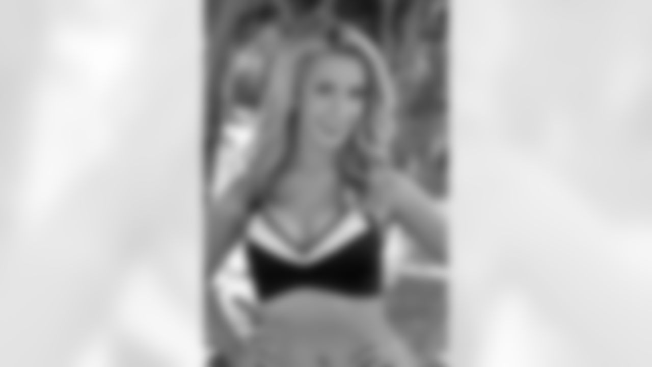 Amanda T. // 2011 Atlanta Falcons Cheerleaders Studio Shots // 2011 // Atlanta -