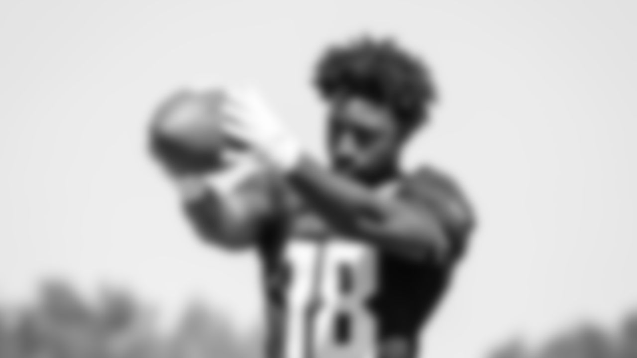 Atlanta Falcons wide receiver Calvin Ridley #18 makes a catch during practice at IBM Performance Field. (Photo by Kara Durrette/Atlanta Falcons)