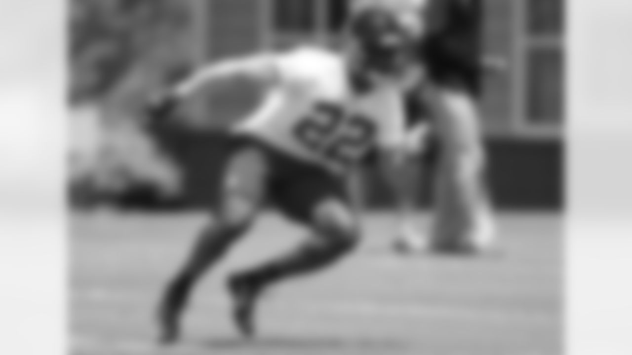 Safety Keanu Neal changes direction while working drills with defensive backs