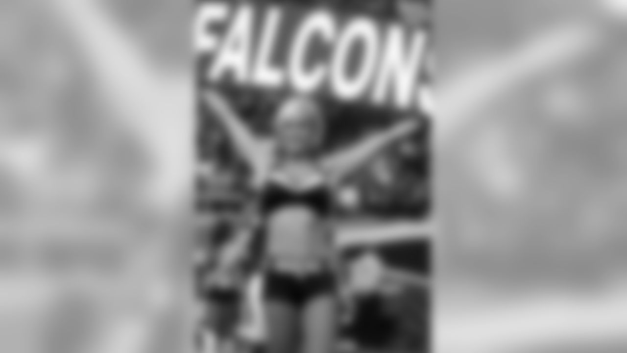 Cheerleader Kelsey gets Falcons fans to stand up and cheer "Falcons!" // Falcons vs Buccaneers // 11/7/10 - Georgia Dome