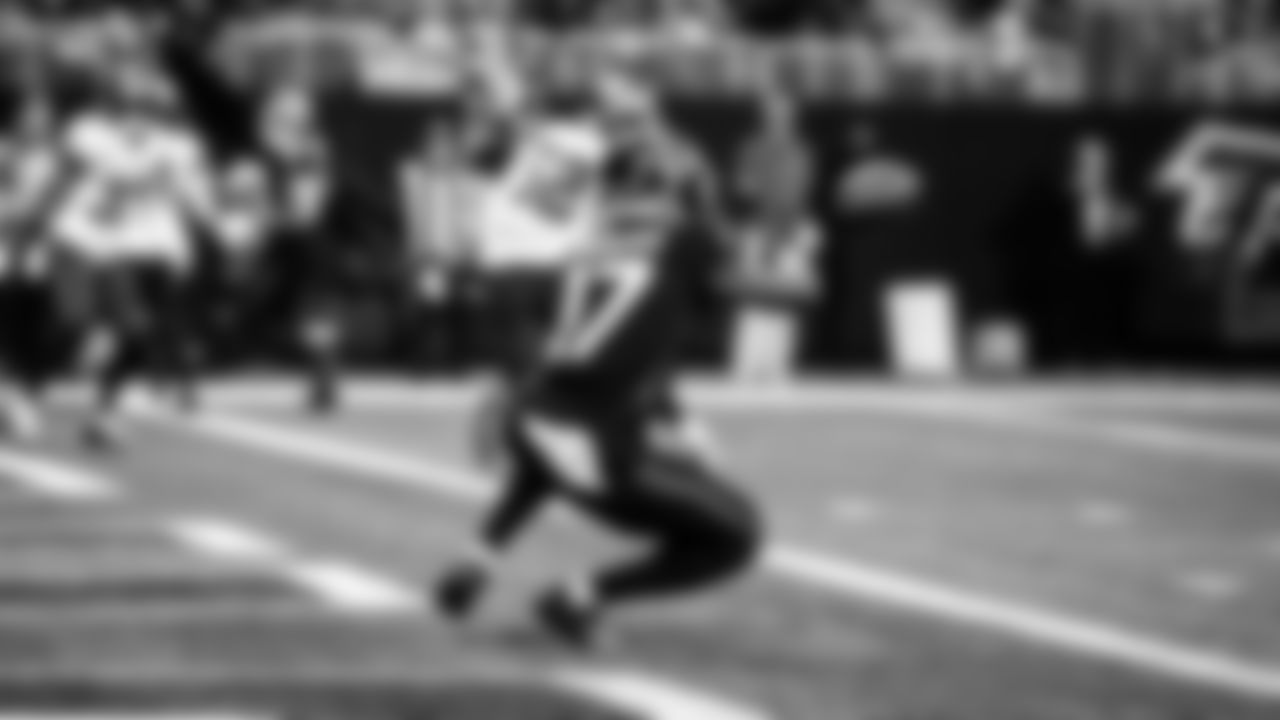 Atlanta Falcons wide receiver Olamide Zaccheaus #17 catches the ball in the end zone for a touchdown during the game against the Tampa Bay Buccaneers at Mercedes-Benz Stadium in Atlanta, Georgia on Sunday, January 8, 2023. (Photo by Shanna Lockwood/Atlanta Falcons)