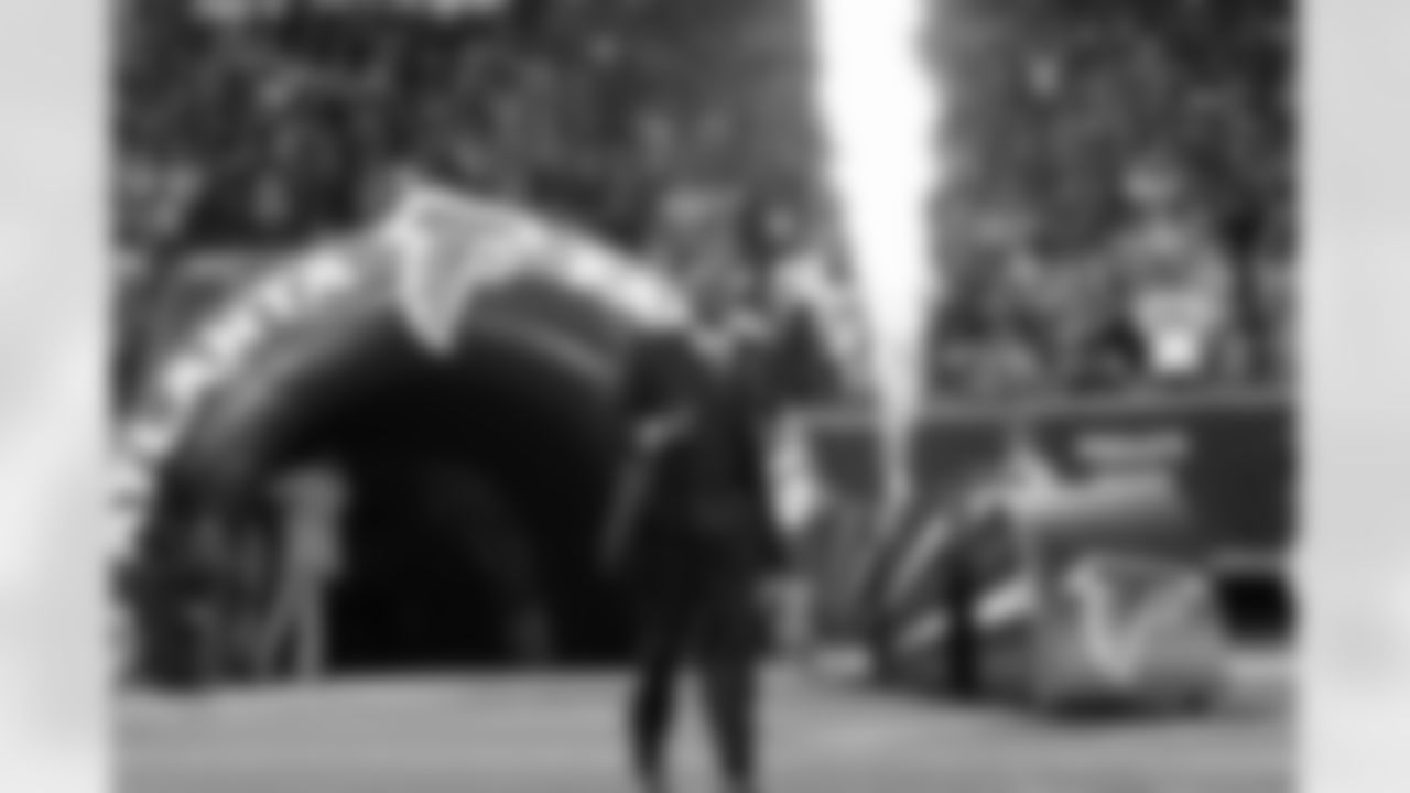 Deion Sanders runs out of the tunnel one last time as he's inducted into the Ring of Honor. // Falcons vs Ravens // 11/11/10 - Georgia Dome
