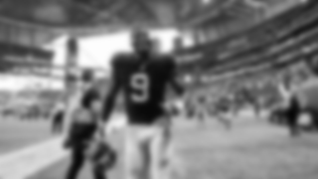 Atlanta Falcons linebacker Lorenzo Carter #9 reacts after the win after the game against the San Francisco 49ers at Mercedes-Benz Stadium in Atlanta, Georgia on Sunday, October 16, 2022. (Photo by Matthew Grimes/Atlanta Falcons)