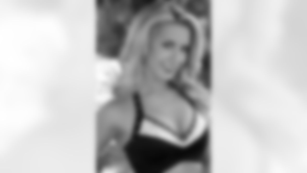 Amanda T. // 2011 Atlanta Falcons Cheerleaders Studio Shots // 2011 // Atlanta -