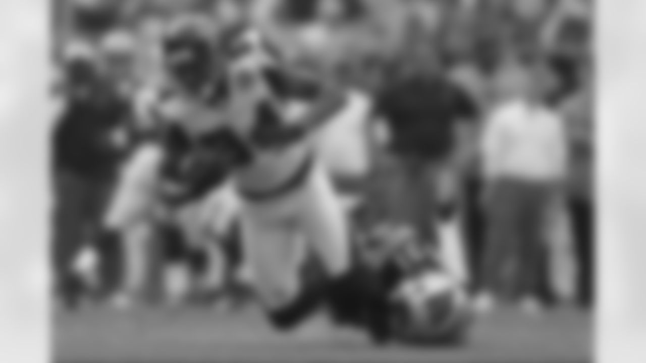 WR Roddy White pulls in a catch for a first down