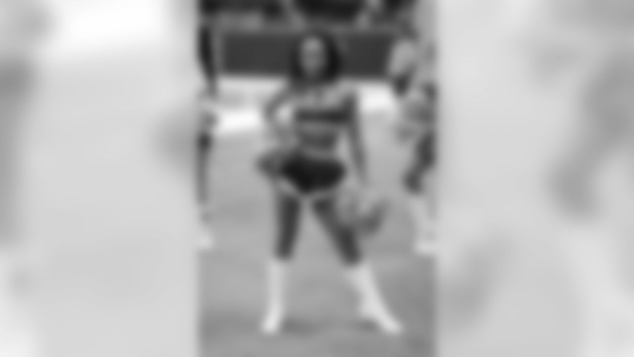 Cheer CINvsATL_AM_09302018_0016