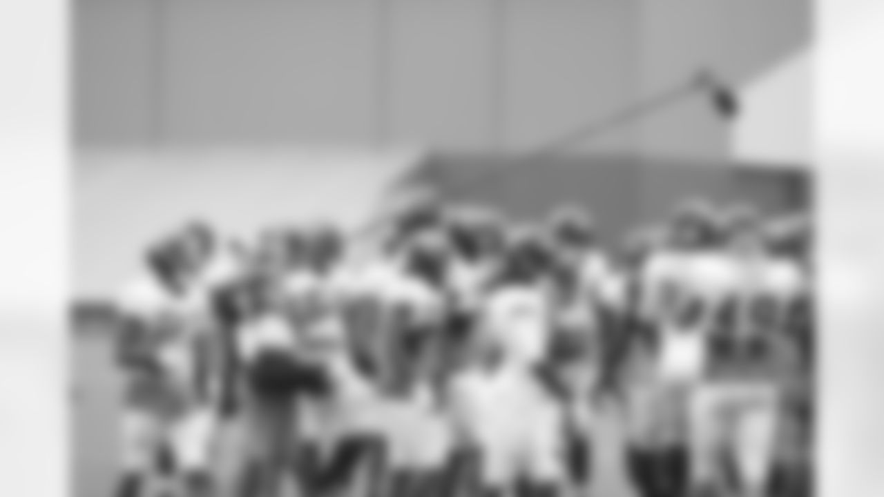 HBO's 'Hard Knocks' crew captures the huddle before practice