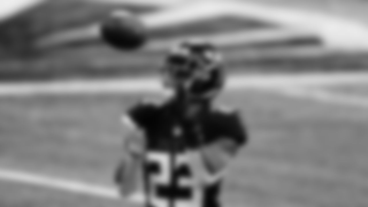 Atlanta Falcons running back Brian Hill #23 warms up before the game against the Tampa Bay Buccaneers on December 20, 2020.