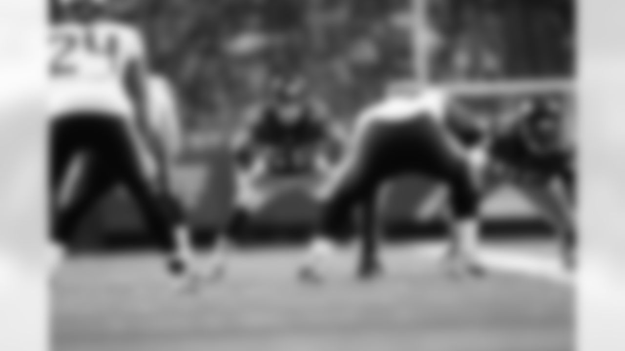 LB Paul Worrilow gets zoned in on the Seahawks