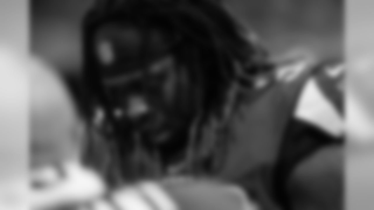 DE Takk McKinley
Atlanta Falcons / Michael Benford