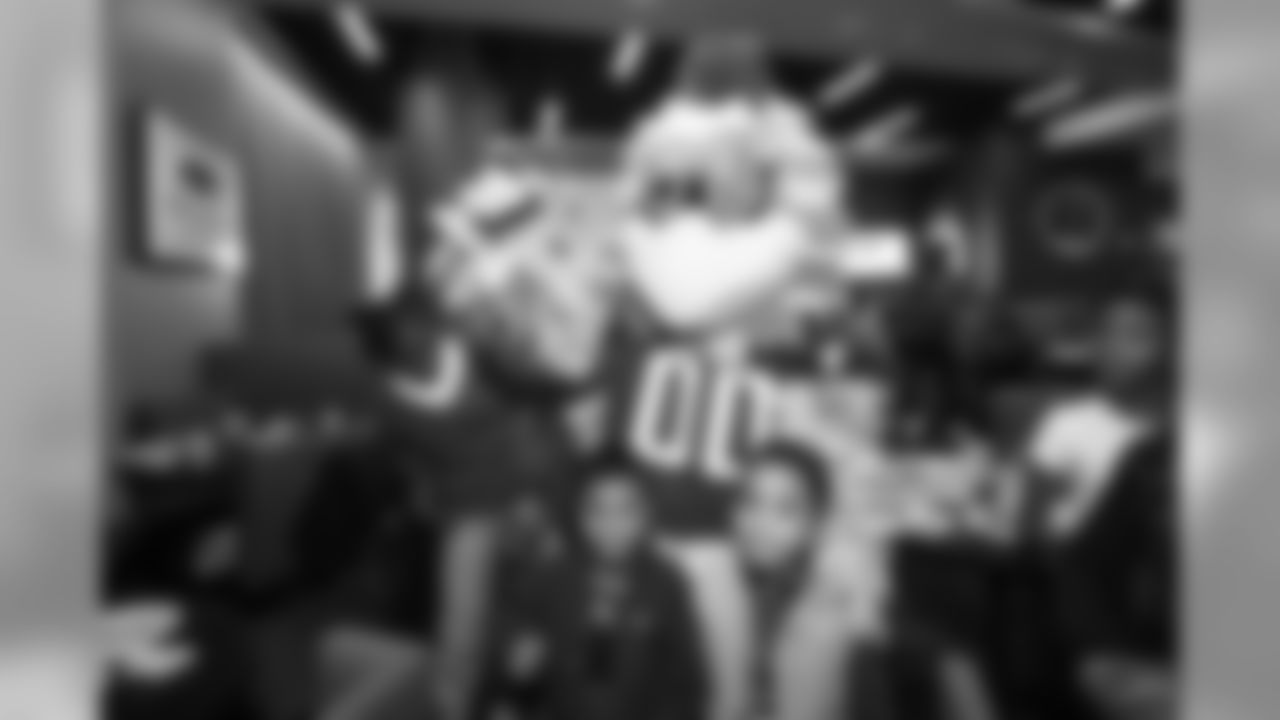 Atlanta Falcons/Carmen Mandato