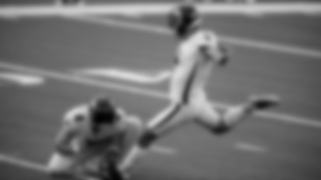 Atlanta Falcons kicker Younghoe Koo #7 kicks a field goal during the first half against the Los Angeles Chargers on December 13, 2020.