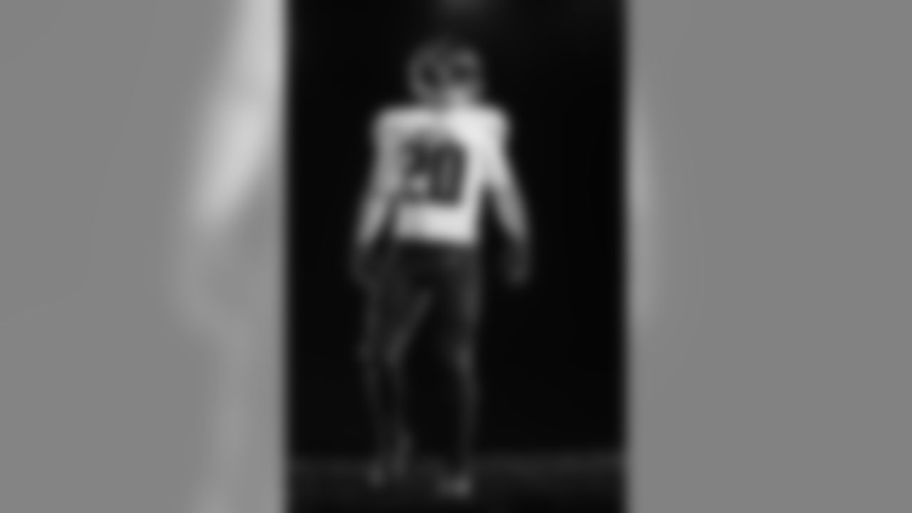 2020_AtlantaFalcons_Away-red-pants_5589