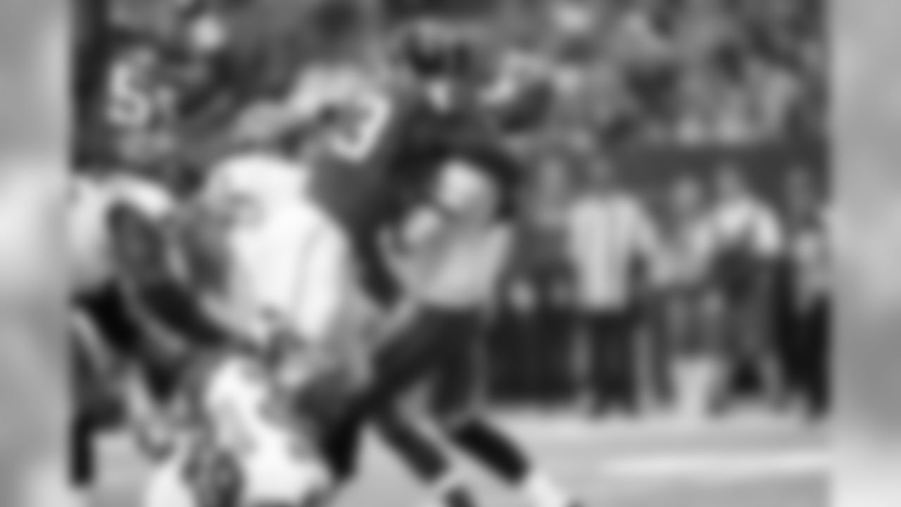 DE Malliciah Goodman gets his hands on Buccaneers QB Mike Glennon